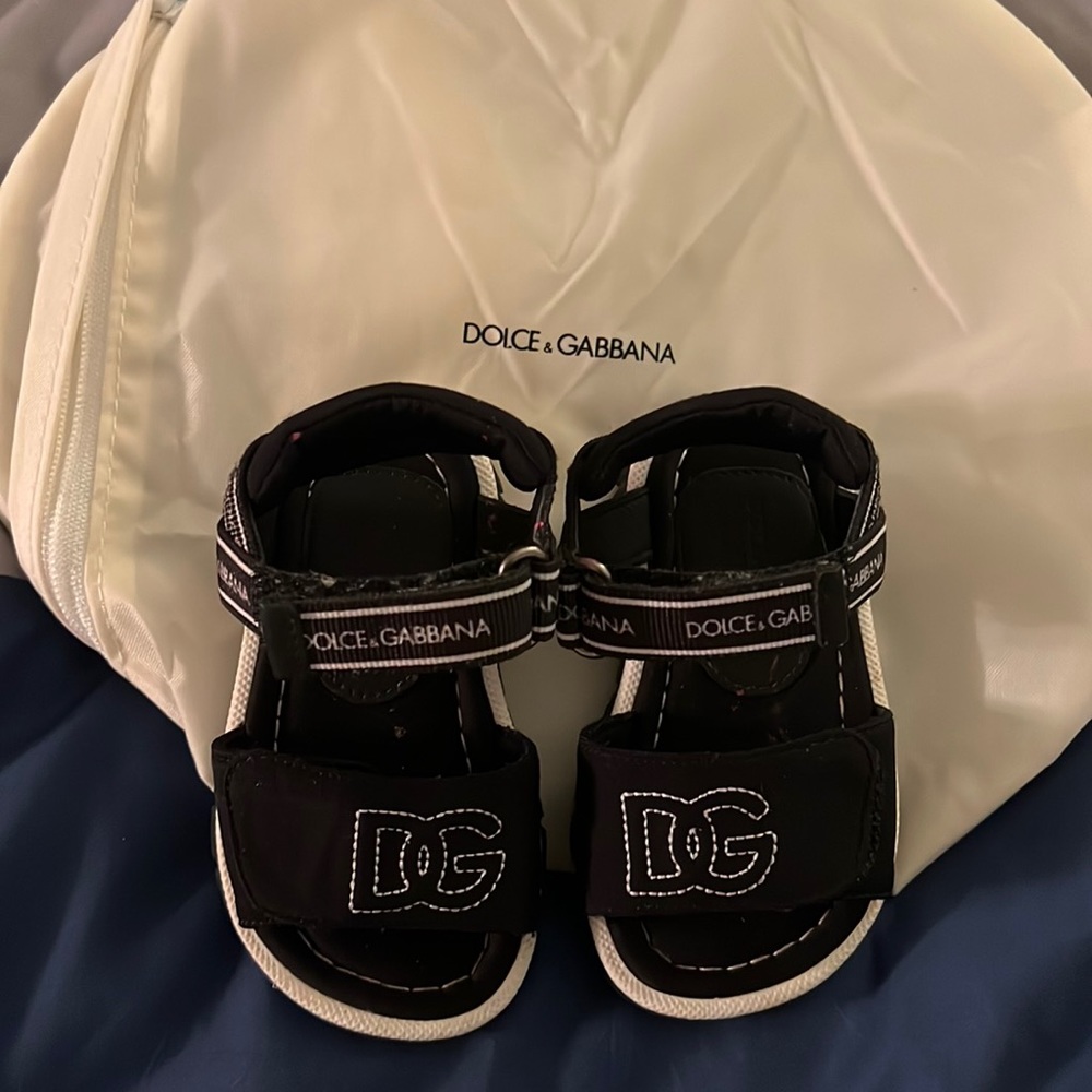 19 Dolce & Gabbana sandal